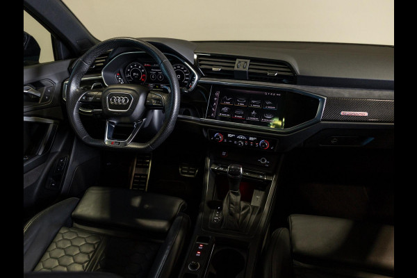 Audi Q3 TFSI RS / 400pk / Panorama dak / Sonos / Kuipstoelen / Audi Q3 TFSI RS / 400pk / Panorama dak / Sonos / Kuipstoelen /