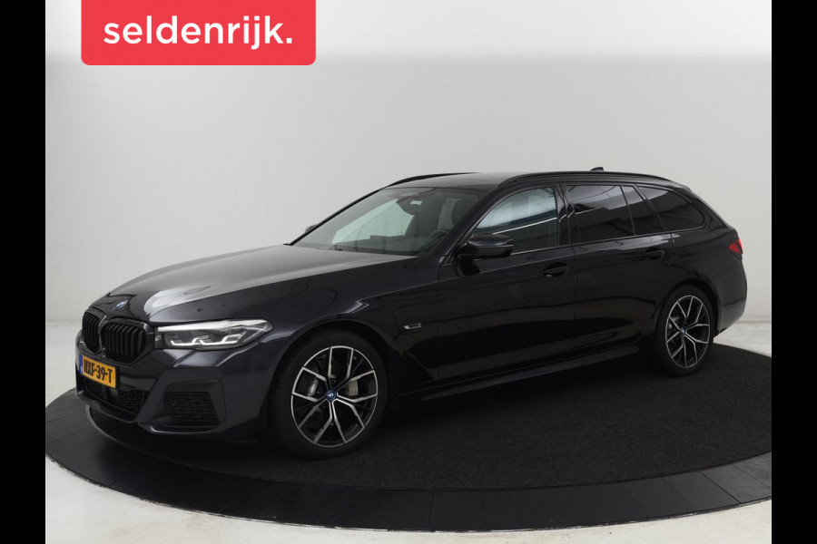 BMW 5 Serie 530e xDrive M Sport | Panoramadak | Harman/Kardon | Stoel & stuurverwarming | Adaptive cruise | Camera | Trekhaak | Carplay | Achterbankverwarming | Live Cockpit | Sportstoelen