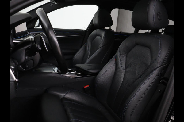 BMW 5 Serie 530e xDrive M Sport | Panoramadak | Harman/Kardon | Stoel & stuurverwarming | Adaptive cruise | Camera | Trekhaak | Carplay | Achterbankverwarming | Live Cockpit | Sportstoelen