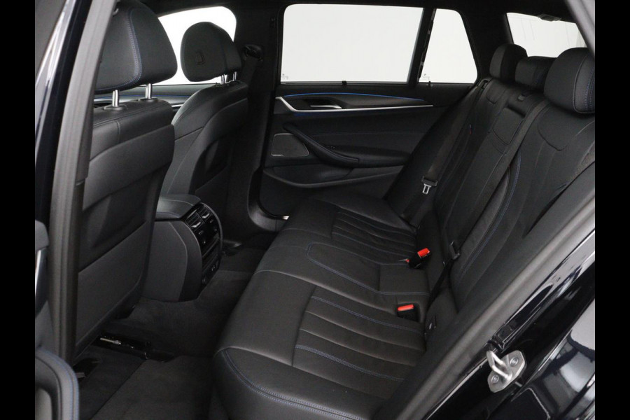 BMW 5 Serie 530e xDrive M Sport | Panoramadak | Harman/Kardon | Stoel & stuurverwarming | Adaptive cruise | Camera | Trekhaak | Carplay | Achterbankverwarming | Live Cockpit | Sportstoelen