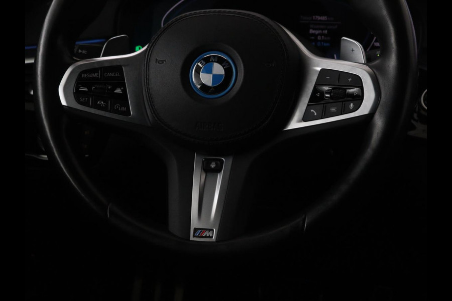 BMW 5 Serie 530e xDrive M Sport | Panoramadak | Harman/Kardon | Stoel & stuurverwarming | Adaptive cruise | Camera | Trekhaak | Carplay | Achterbankverwarming | Live Cockpit | Sportstoelen