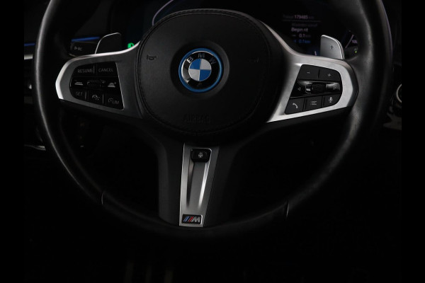 BMW 5 Serie 530e xDrive M Sport | Panoramadak | Harman/Kardon | Stoel & stuurverwarming | Adaptive cruise | Camera | Trekhaak | Carplay | Achterbankverwarming | Live Cockpit | Sportstoelen