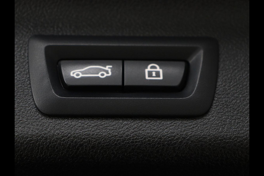 BMW 5 Serie 530e xDrive M Sport | Panoramadak | Harman/Kardon | Stoel & stuurverwarming | Adaptive cruise | Camera | Trekhaak | Carplay | Achterbankverwarming | Live Cockpit | Sportstoelen