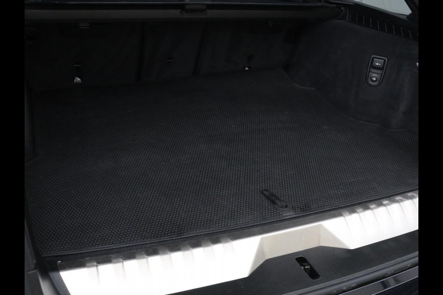 BMW 5 Serie 530e xDrive M Sport | Panoramadak | Harman/Kardon | Stoel & stuurverwarming | Adaptive cruise | Camera | Trekhaak | Carplay | Achterbankverwarming | Live Cockpit | Sportstoelen