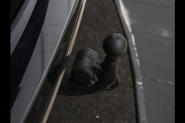 BMW 5 Serie 530e xDrive M Sport | Panoramadak | Harman/Kardon | Stoel & stuurverwarming | Adaptive cruise | Camera | Trekhaak | Carplay | Achterbankverwarming | Live Cockpit | Sportstoelen