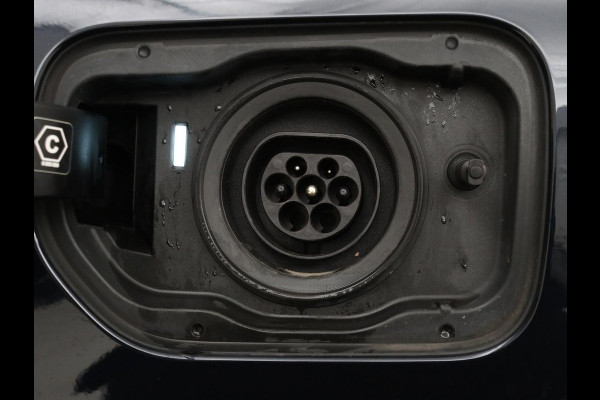 BMW 5 Serie 530e xDrive M Sport | Panoramadak | Harman/Kardon | Stoel & stuurverwarming | Adaptive cruise | Camera | Trekhaak | Carplay | Achterbankverwarming | Live Cockpit | Sportstoelen