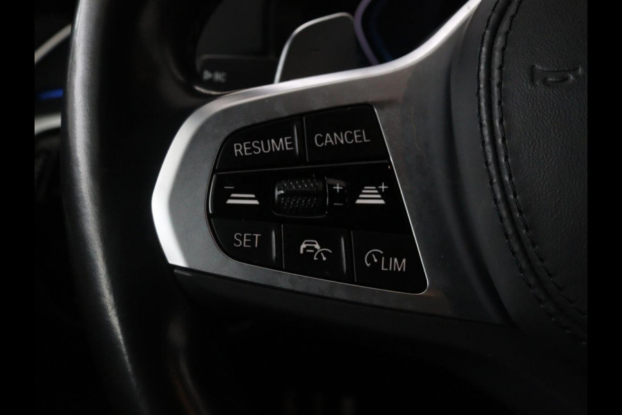 BMW 5 Serie 530e xDrive M Sport | Panoramadak | Harman/Kardon | Stoel & stuurverwarming | Adaptive cruise | Camera | Trekhaak | Carplay | Achterbankverwarming | Live Cockpit | Sportstoelen