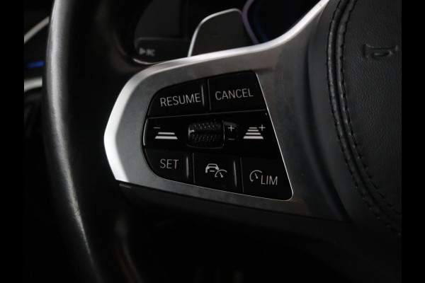 BMW 5 Serie 530e xDrive M Sport | Panoramadak | Harman/Kardon | Stoel & stuurverwarming | Adaptive cruise | Camera | Trekhaak | Carplay | Achterbankverwarming | Live Cockpit | Sportstoelen