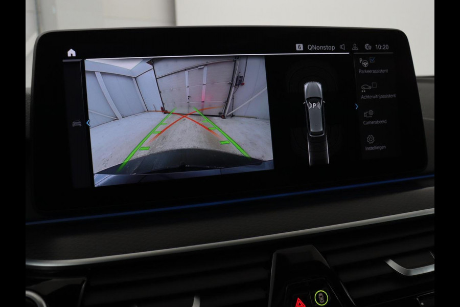 BMW 5 Serie 530e xDrive M Sport | Panoramadak | Harman/Kardon | Stoel & stuurverwarming | Adaptive cruise | Camera | Trekhaak | Carplay | Achterbankverwarming | Live Cockpit | Sportstoelen