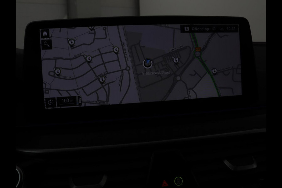 BMW 5 Serie 530e xDrive M Sport | Panoramadak | Harman/Kardon | Stoel & stuurverwarming | Adaptive cruise | Camera | Trekhaak | Carplay | Achterbankverwarming | Live Cockpit | Sportstoelen