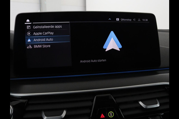 BMW 5 Serie 530e xDrive M Sport | Panoramadak | Harman/Kardon | Stoel & stuurverwarming | Adaptive cruise | Camera | Trekhaak | Carplay | Achterbankverwarming | Live Cockpit | Sportstoelen