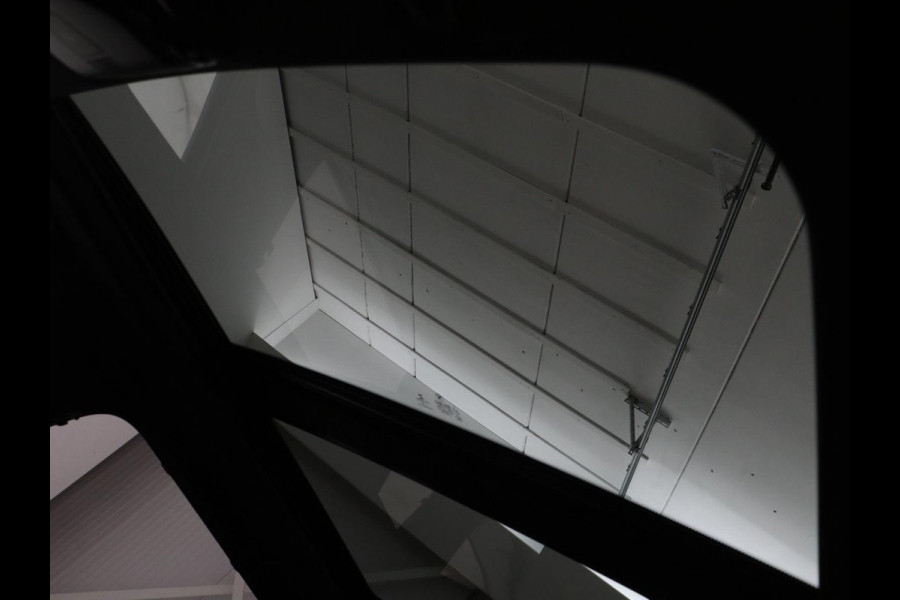 BMW 5 Serie 530e xDrive M Sport | Panoramadak | Harman/Kardon | Stoel & stuurverwarming | Adaptive cruise | Camera | Trekhaak | Carplay | Achterbankverwarming | Live Cockpit | Sportstoelen