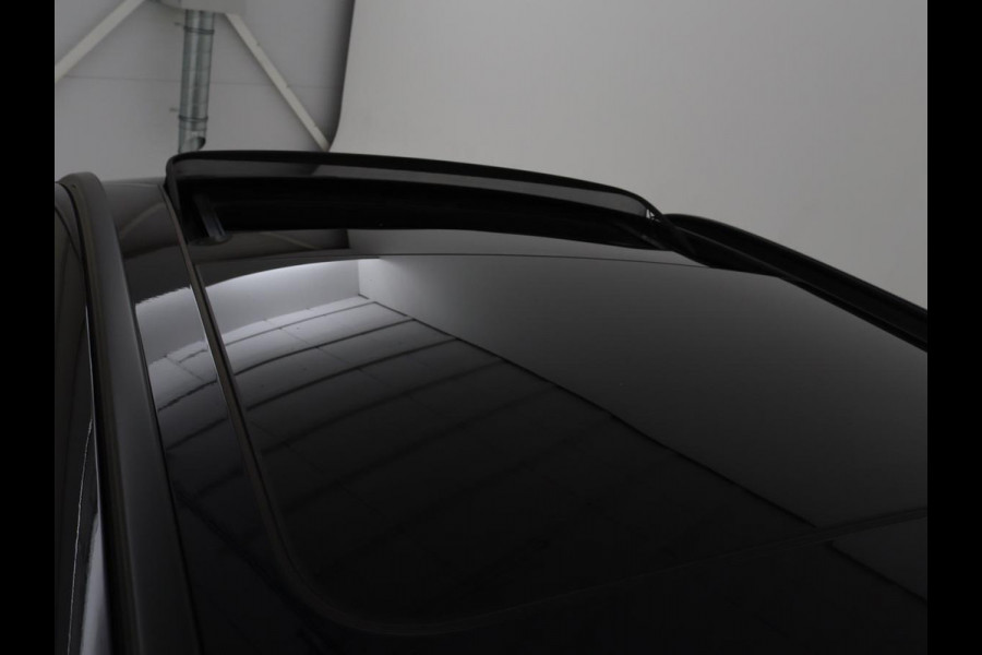 BMW 5 Serie 530e xDrive M Sport | Panoramadak | Harman/Kardon | Stoel & stuurverwarming | Adaptive cruise | Camera | Trekhaak | Carplay | Achterbankverwarming | Live Cockpit | Sportstoelen