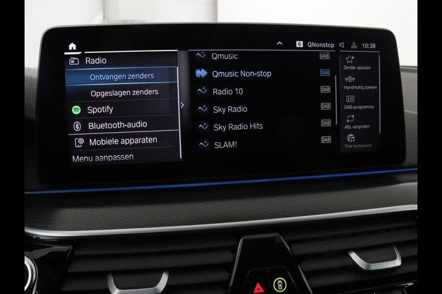 BMW 5 Serie 530e xDrive M Sport | Panoramadak | Harman/Kardon | Stoel & stuurverwarming | Adaptive cruise | Camera | Trekhaak | Carplay | Achterbankverwarming | Live Cockpit | Sportstoelen