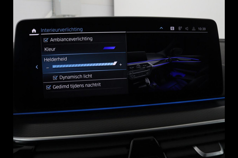 BMW 5 Serie 530e xDrive M Sport | Panoramadak | Harman/Kardon | Stoel & stuurverwarming | Adaptive cruise | Camera | Trekhaak | Carplay | Achterbankverwarming | Live Cockpit | Sportstoelen