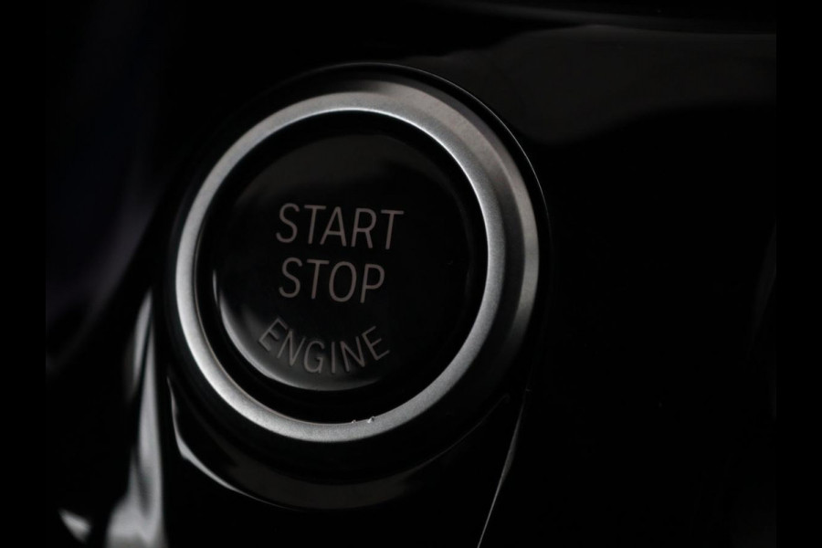 BMW 5 Serie 530e xDrive M Sport | Panoramadak | Harman/Kardon | Stoel & stuurverwarming | Adaptive cruise | Camera | Trekhaak | Carplay | Achterbankverwarming | Live Cockpit | Sportstoelen