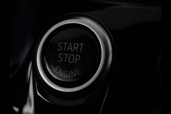 BMW 5 Serie 530e xDrive M Sport | Panoramadak | Harman/Kardon | Stoel & stuurverwarming | Adaptive cruise | Camera | Trekhaak | Carplay | Achterbankverwarming | Live Cockpit | Sportstoelen