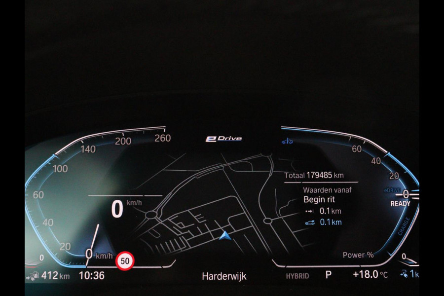 BMW 5 Serie 530e xDrive M Sport | Panoramadak | Harman/Kardon | Stoel & stuurverwarming | Adaptive cruise | Camera | Trekhaak | Carplay | Achterbankverwarming | Live Cockpit | Sportstoelen