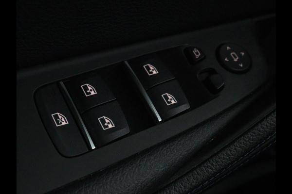 BMW 5 Serie 530e xDrive M Sport | Panoramadak | Harman/Kardon | Stoel & stuurverwarming | Adaptive cruise | Camera | Trekhaak | Carplay | Achterbankverwarming | Live Cockpit | Sportstoelen