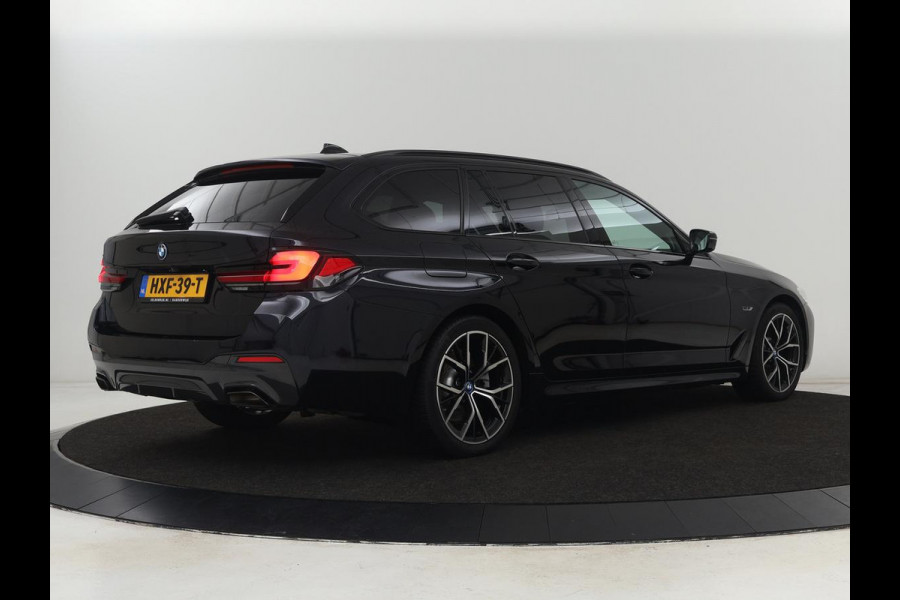 BMW 5 Serie 530e xDrive M Sport | Panoramadak | Harman/Kardon | Stoel & stuurverwarming | Adaptive cruise | Camera | Trekhaak | Carplay | Achterbankverwarming | Live Cockpit | Sportstoelen