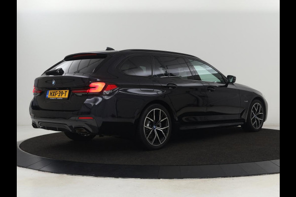 BMW 5 Serie 530e xDrive M Sport | Panoramadak | Harman/Kardon | Stoel & stuurverwarming | Adaptive cruise | Camera | Trekhaak | Carplay | Achterbankverwarming | Live Cockpit | Sportstoelen