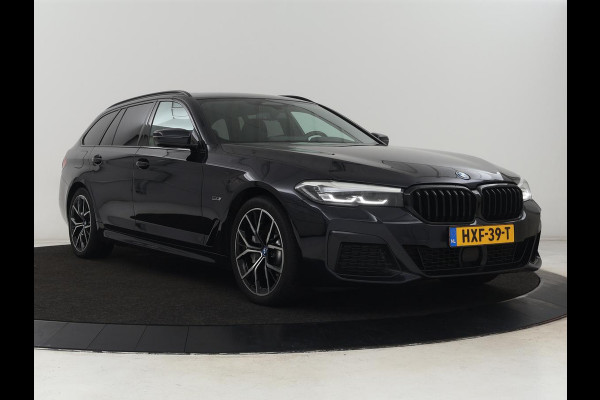 BMW 5 Serie 530e xDrive M Sport | Panoramadak | Harman/Kardon | Stoel & stuurverwarming | Adaptive cruise | Camera | Trekhaak | Carplay | Achterbankverwarming | Live Cockpit | Sportstoelen