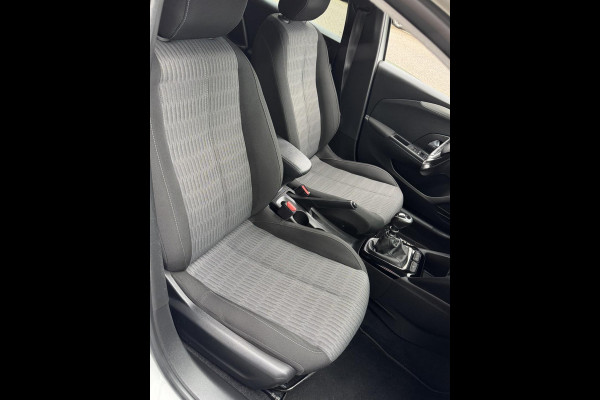Opel Corsa 1.2 Turbo Edition 101PK - Navigatie I Airco I PDC I Comfort pakket I Sport velgen I Dealer onderhouden