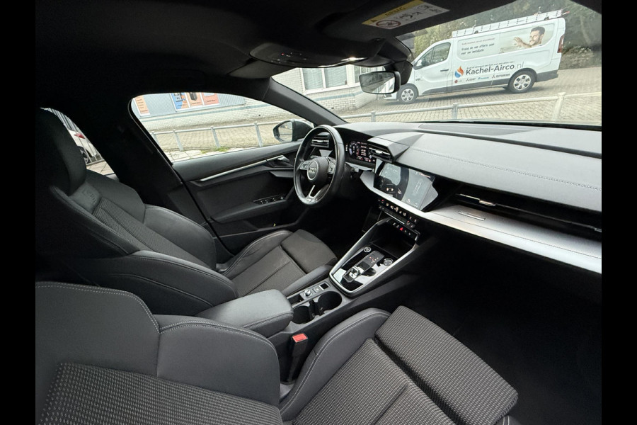 Audi A3 Limousine 30 TFSI S edition | Navi | Virtual | Stoel Verwarming |