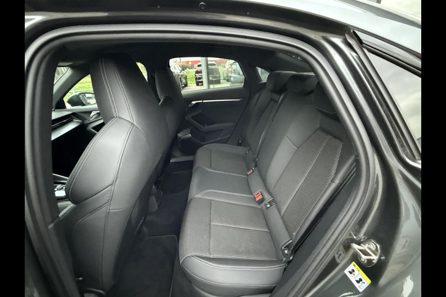 Audi A3 Limousine 30 TFSI S edition | Navi | Virtual | Stoel Verwarming |