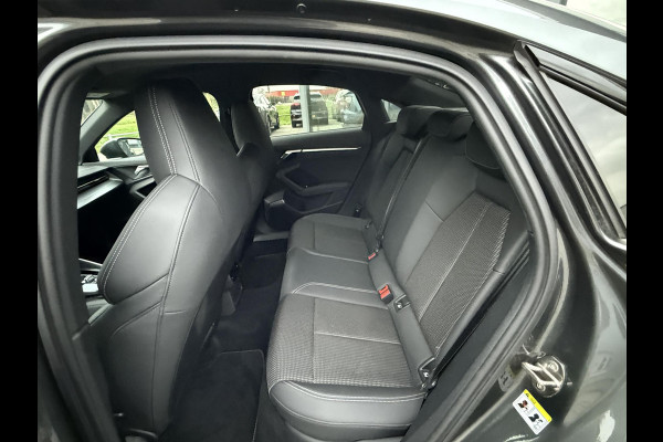 Audi A3 Limousine 30 TFSI S edition | Navi | Virtual | Stoel Verwarming |