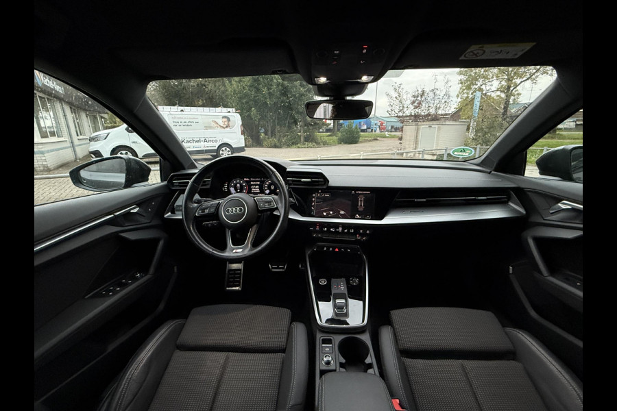 Audi A3 Limousine 30 TFSI S edition | Navi | Virtual | Stoel Verwarming |