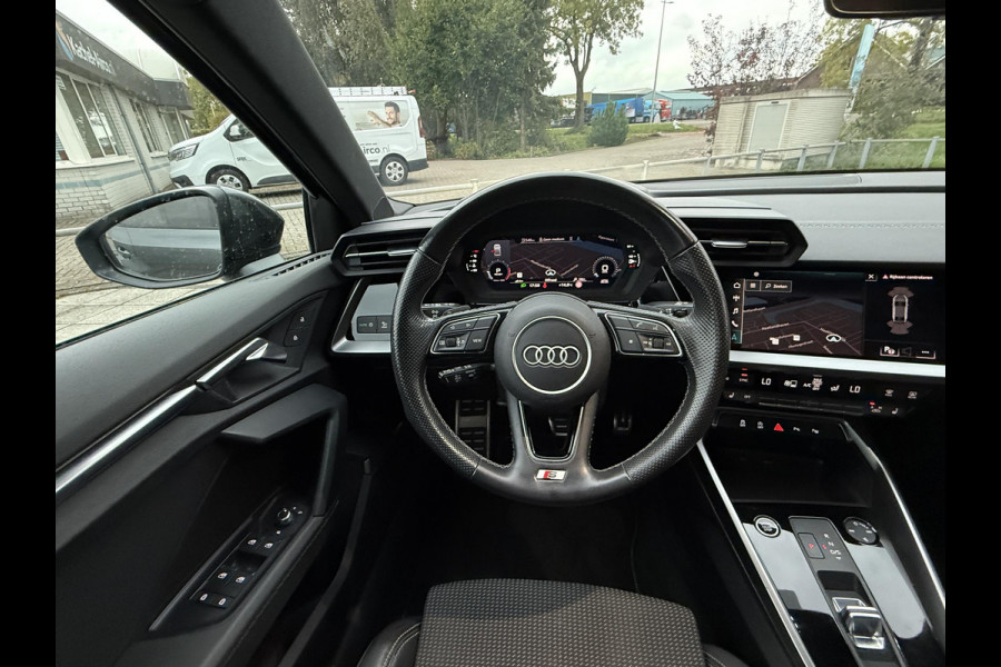 Audi A3 Limousine 30 TFSI S edition | Navi | Virtual | Stoel Verwarming |