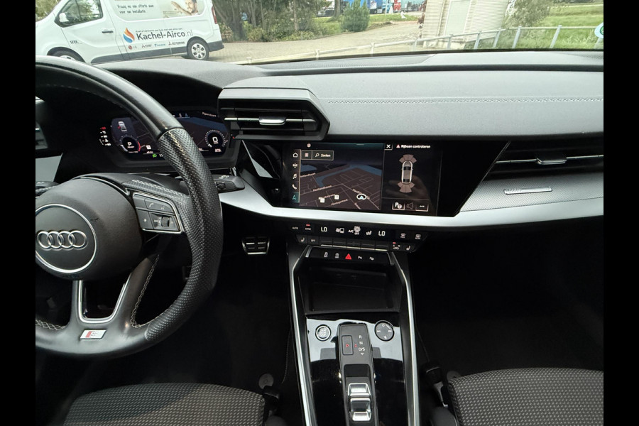 Audi A3 Limousine 30 TFSI S edition | Navi | Virtual | Stoel Verwarming |