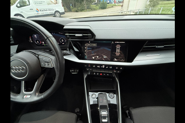 Audi A3 Limousine 30 TFSI S edition | Navi | Virtual | Stoel Verwarming |