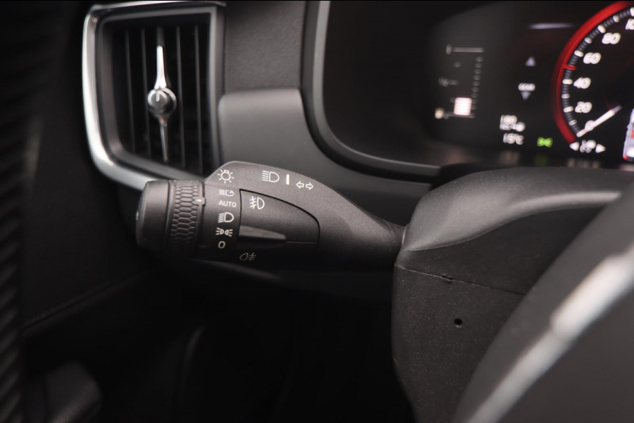 Volvo V90 2.0 D3 Kinetic|Navi Parkpilot Nap Trekhaak Cruise Control Lane Assist ACC Virtual Cockpit