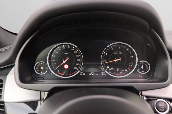 BMW X5 XDrive35i High Executive M-sport| Camera Pano X-Drive Trekhaak Digitale Cockpit ShadowLine Comfortstoelen Stoelverw.