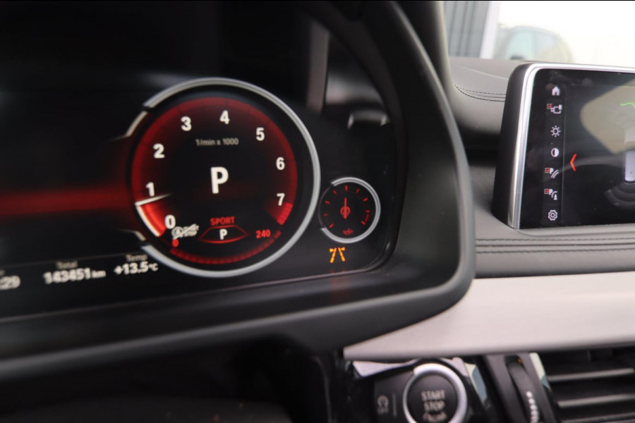 BMW X5 XDrive35i High Executive M-sport| Camera Pano X-Drive Trekhaak Digitale Cockpit ShadowLine Comfortstoelen Stoelverw.