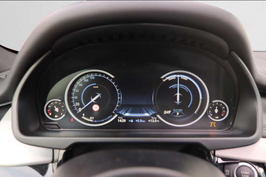 BMW X5 XDrive35i High Executive M-sport| Camera Pano X-Drive Trekhaak Digitale Cockpit ShadowLine Comfortstoelen Stoelverw.