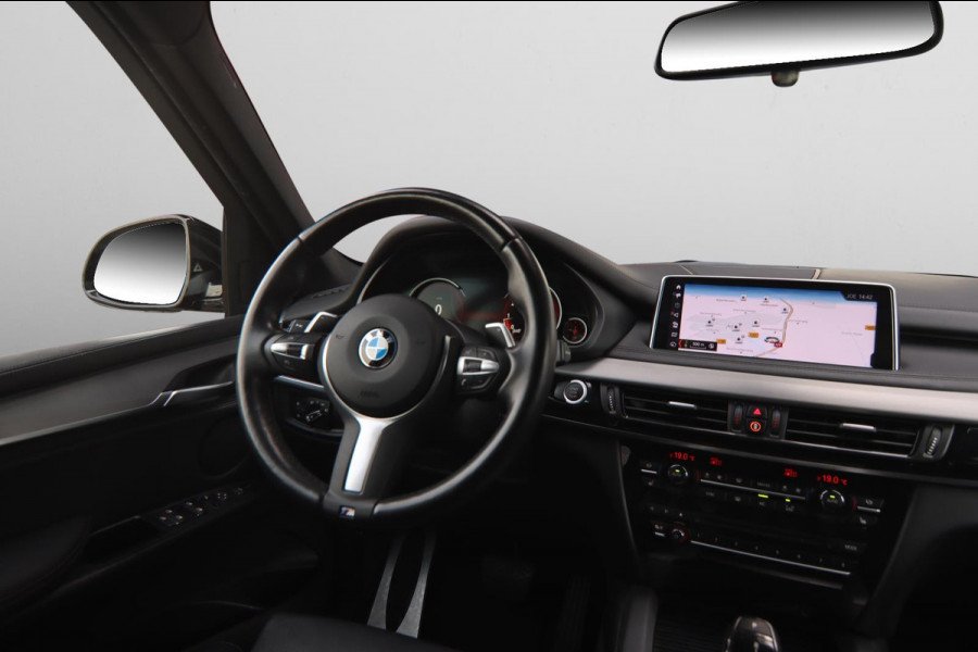 BMW X5 XDrive35i High Executive M-sport| Camera Pano X-Drive Trekhaak Digitale Cockpit ShadowLine Comfortstoelen Stoelverw.