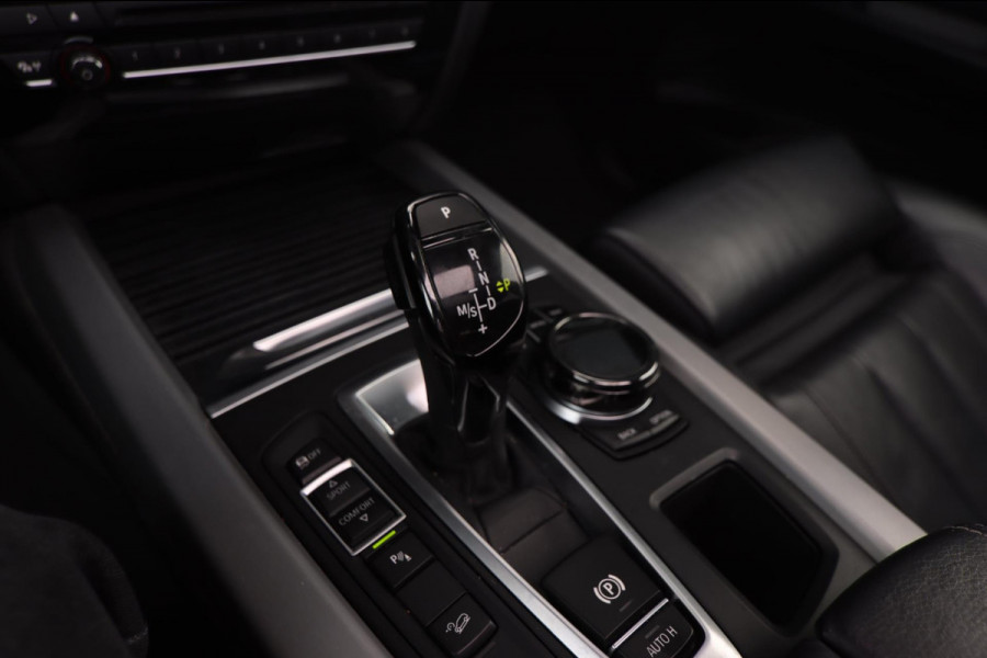 BMW X5 XDrive35i High Executive M-sport| Camera Pano X-Drive Trekhaak Digitale Cockpit ShadowLine Comfortstoelen Stoelverw.