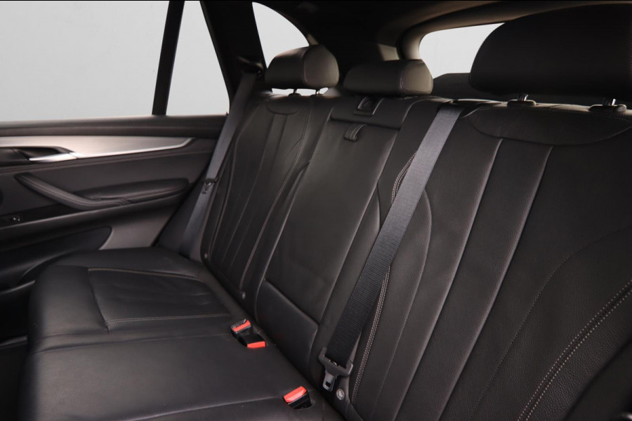 BMW X5 XDrive35i High Executive M-sport| Camera Pano X-Drive Trekhaak Digitale Cockpit ShadowLine Comfortstoelen Stoelverw.