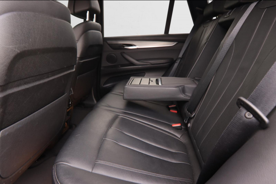 BMW X5 XDrive35i High Executive M-sport| Camera Pano X-Drive Trekhaak Digitale Cockpit ShadowLine Comfortstoelen Stoelverw.