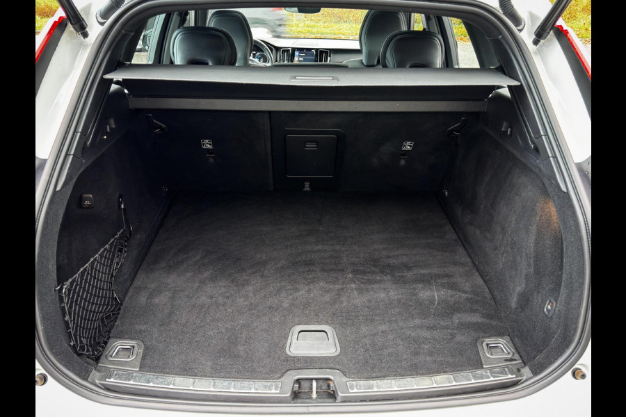 Volvo XC60 2.0 T8 Twin Engine AWD R-Design Panorama|Trekhaak Volvo XC60 2.0 T8 Twin Engine AWD R-Design Panorama|Trekhaak