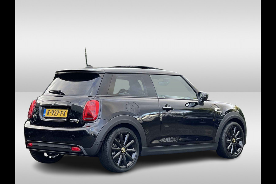 MINI Mini Electric Yours 33 kWh / Full option! / Panoramadak / Camera / Head-up / Leder / Harman Kardon / Keyless / 17'' / CarPlay / Stoelverwarming / Matrix LED / DAB / Cruise Control