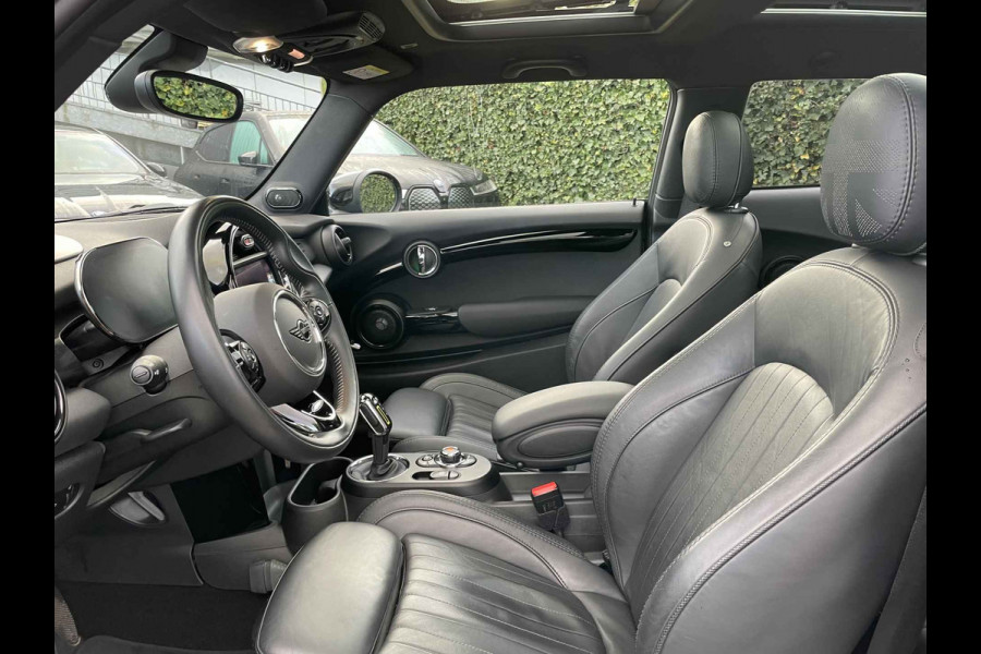 MINI Mini Electric Yours 33 kWh / Full option! / Panoramadak / Camera / Head-up / Leder / Harman Kardon / Keyless / 17'' / CarPlay / Stoelverwarming / Matrix LED / DAB / Cruise Control