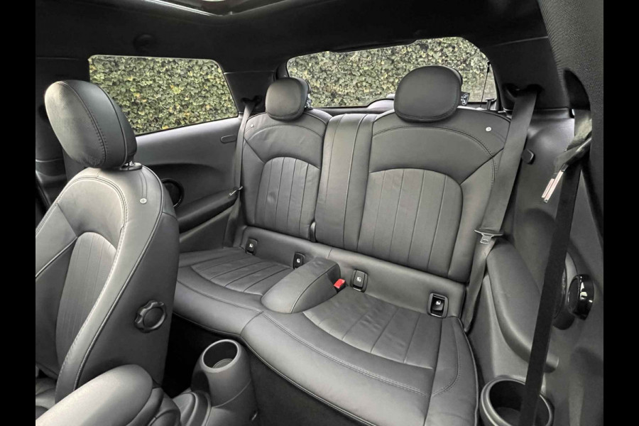 MINI Mini Electric Yours 33 kWh / Full option! / Panoramadak / Camera / Head-up / Leder / Harman Kardon / Keyless / 17'' / CarPlay / Stoelverwarming / Matrix LED / DAB / Cruise Control