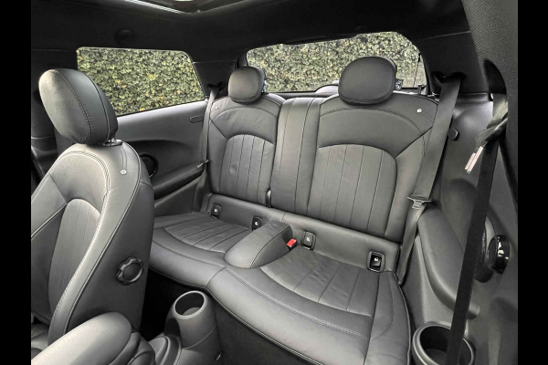 MINI Mini Electric Yours 33 kWh / Full option! / Panoramadak / Camera / Head-up / Leder / Harman Kardon / Keyless / 17'' / CarPlay / Stoelverwarming / Matrix LED / DAB / Cruise Control