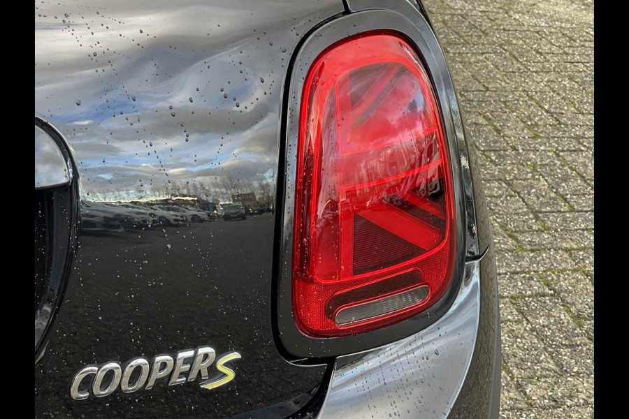 MINI Mini Electric Yours 33 kWh / Full option! / Panoramadak / Camera / Head-up / Leder / Harman Kardon / Keyless / 17'' / CarPlay / Stoelverwarming / Matrix LED / DAB / Cruise Control