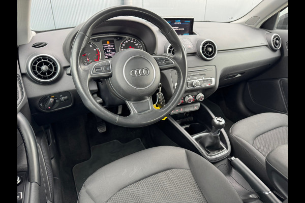 Audi A1 Sportback 1.0 TFSI Pro Line * Stoelverwarming * Led * Lichtmetalen Velgen Audi A1 Sportback 1.0 TFSI Pro Line * Stoelverwarming * Led * Lichtmetalen Velgen
