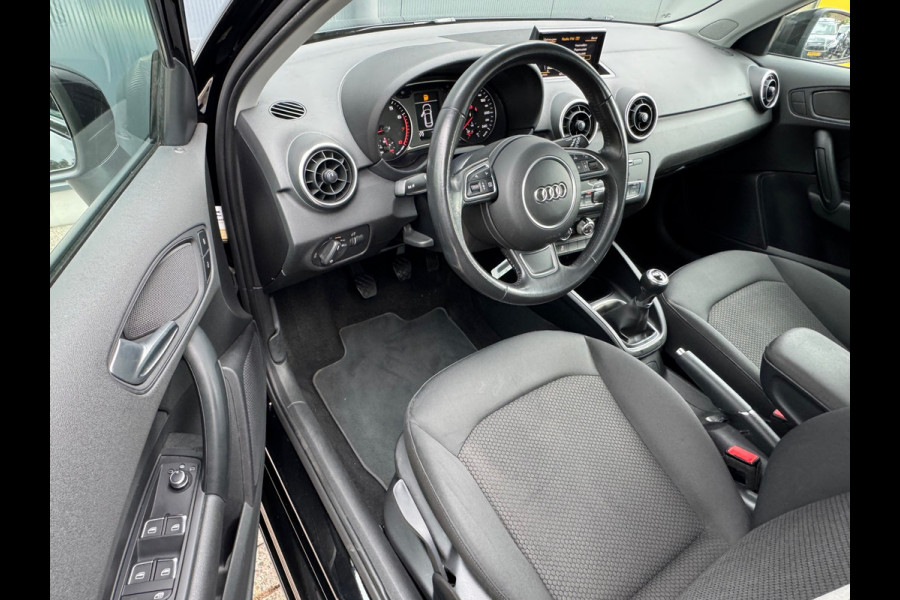 Audi A1 Sportback 1.0 TFSI Pro Line * Stoelverwarming * Led * Lichtmetalen Velgen Audi A1 Sportback 1.0 TFSI Pro Line * Stoelverwarming * Led * Lichtmetalen Velgen